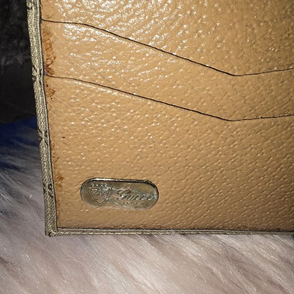 Vintage Gucci wallet or pouch featuring the iconic GG Supreme - Picture 5 of 11